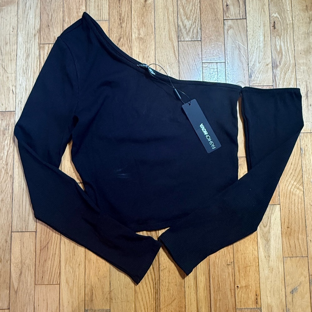 Fashion Nova Black One-Shoulder Top #747
